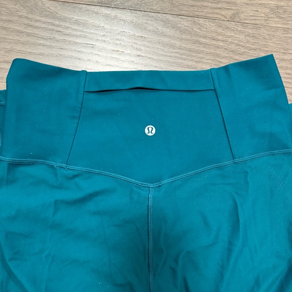 Gently used LuLulemon leggings size 10 - Picture 3 of 4